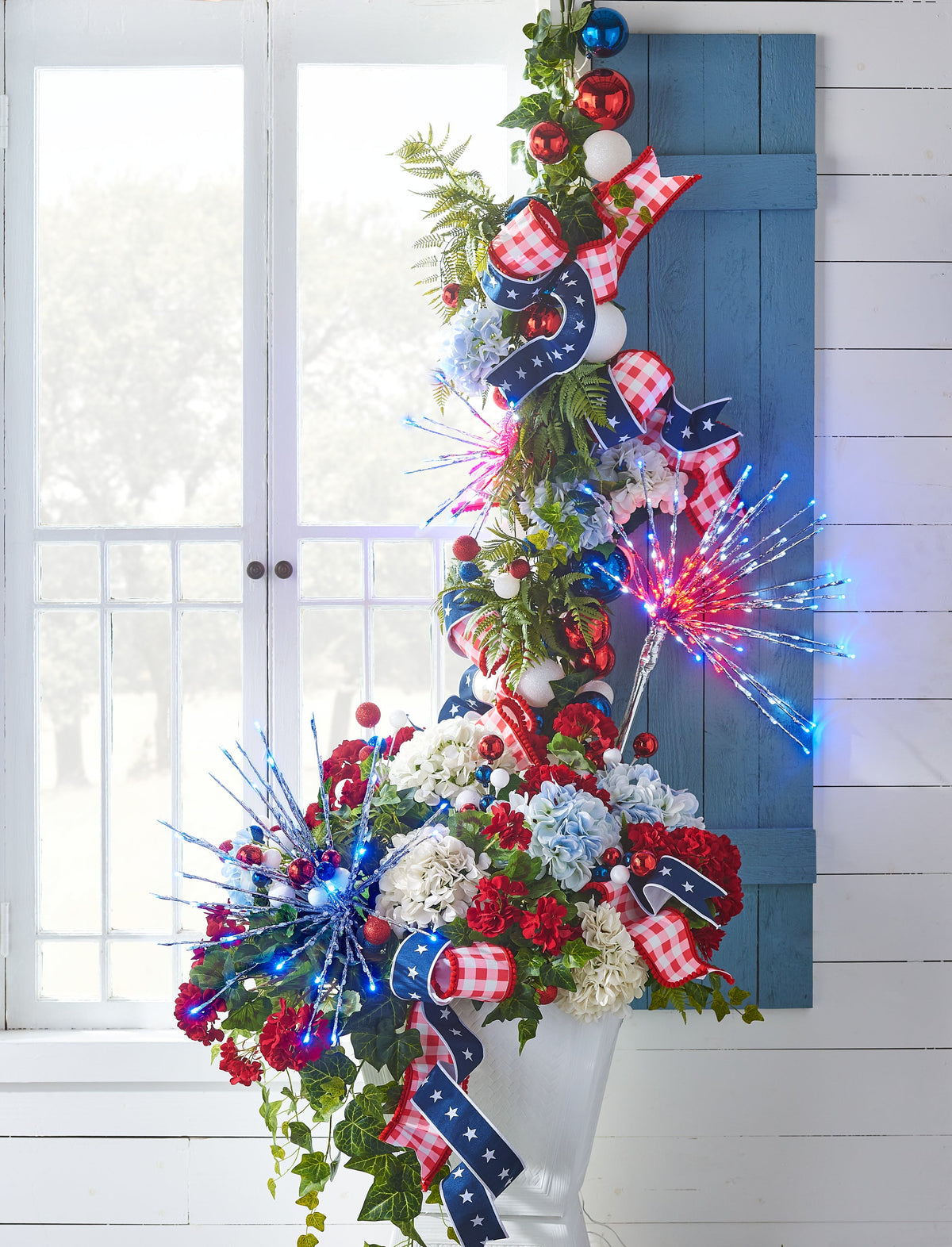 4" SILVER STARBURST WITH RED WHITE AND BLUE LIGHTS STAKE
